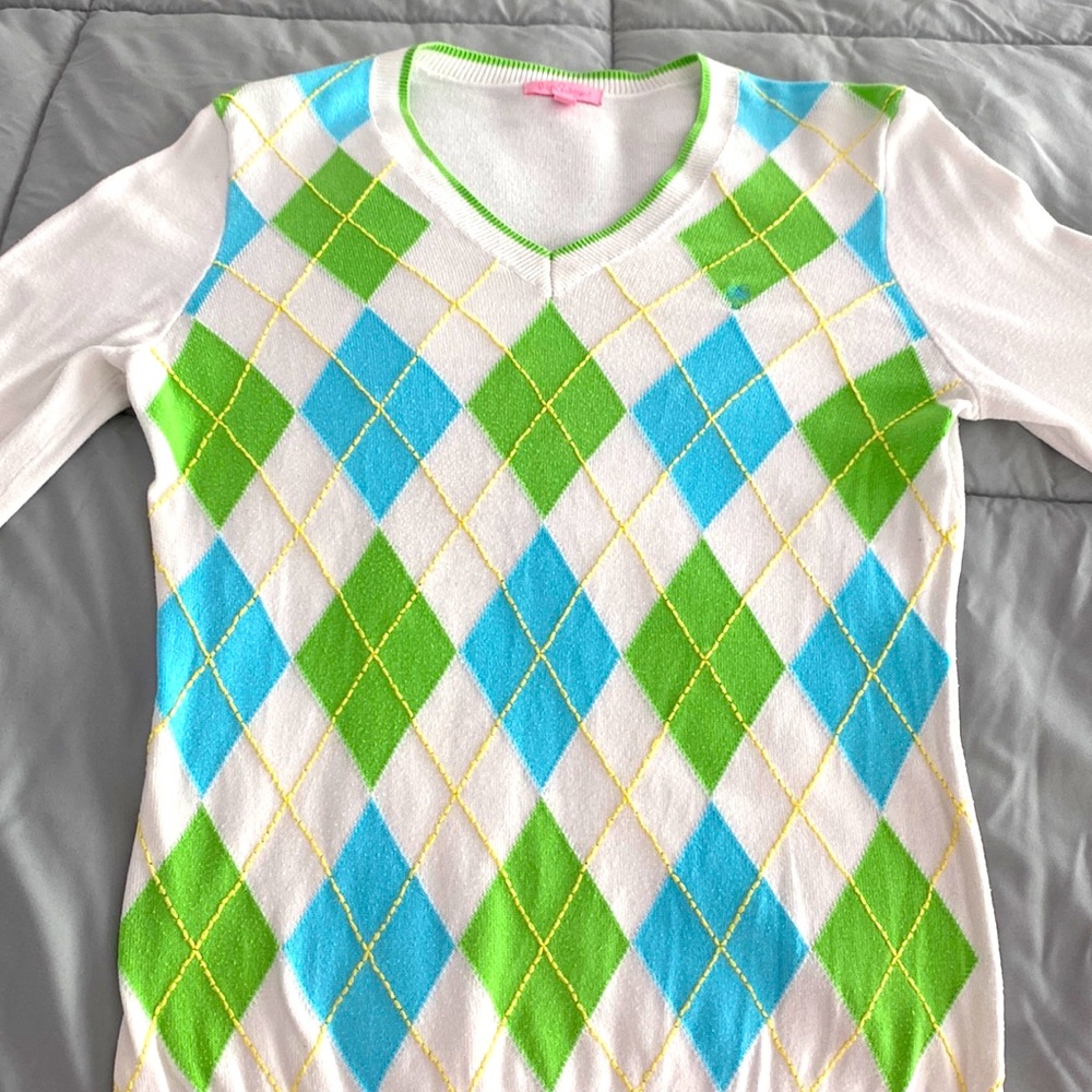Lilly Pulitzer sweater. Good condition. Size M.